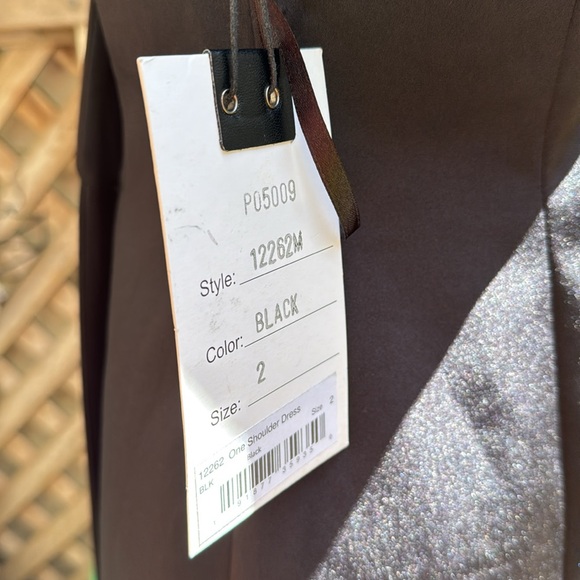 Mac Duggal Black Tuxedo, One-Shoulder, Long Sleeve Dress. Size 2. NWT - Picture 5 of 11